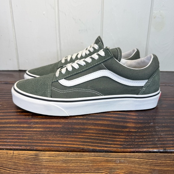 Vans Shoes - Vans Old Skool Low-Top Sneakers - Women’s Size 9.5 / Men’s 8